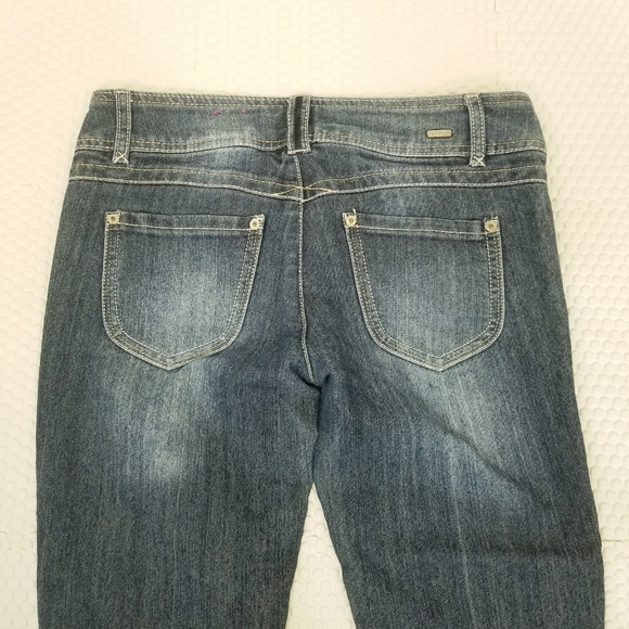 * Candie's Blue Ladies Size 5 Distressed Jean Capris Pants - Picture 9 of 11